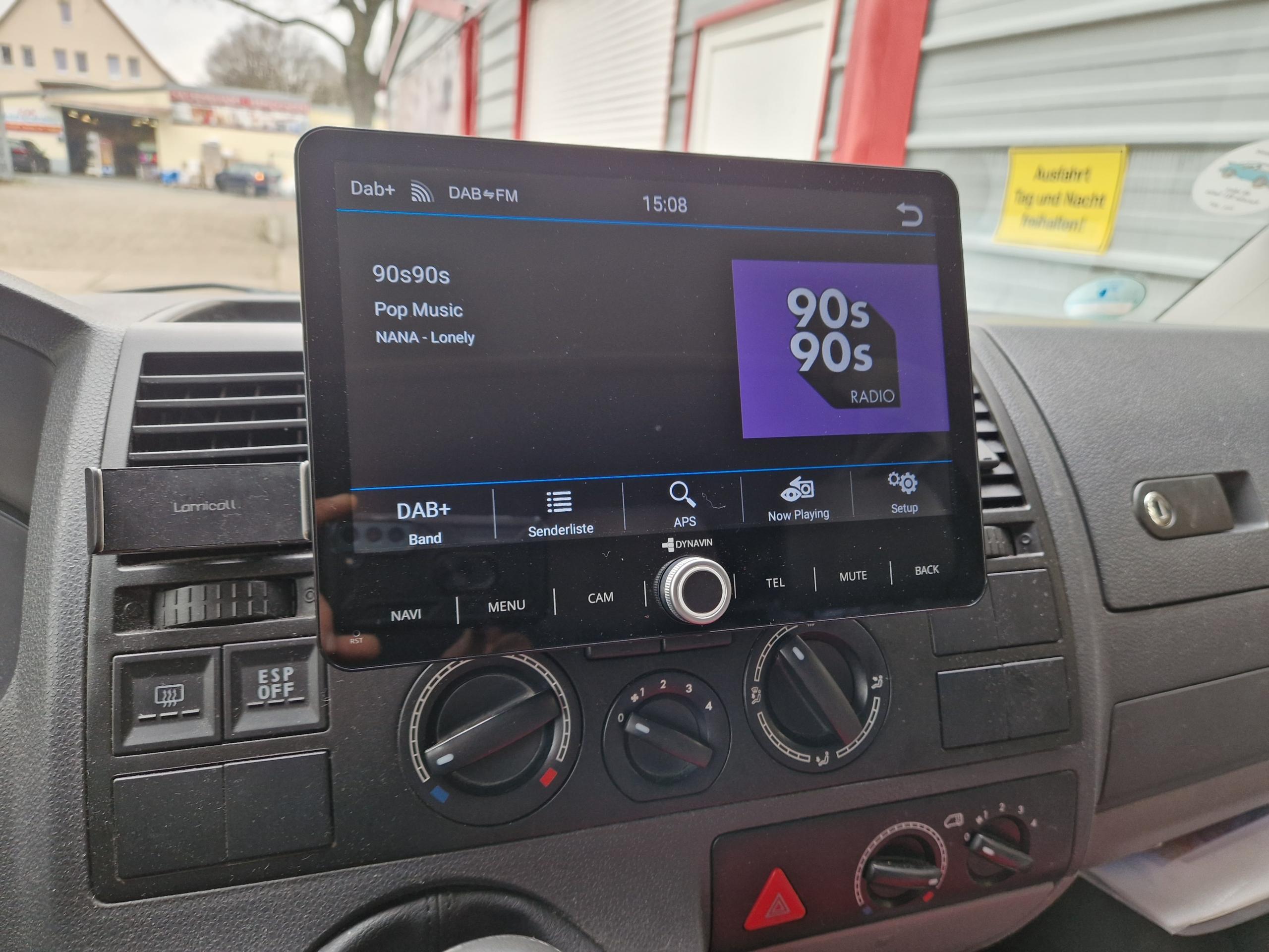 VW T5 Dynavin Radio